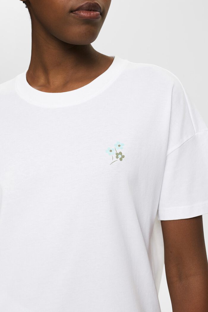 T-Shirt mit floralem Print auf der Brust