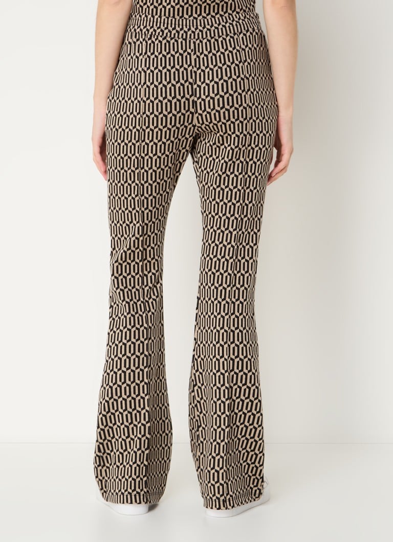 Pantaloni a zampa a vita alta color espresso con stampa grafica