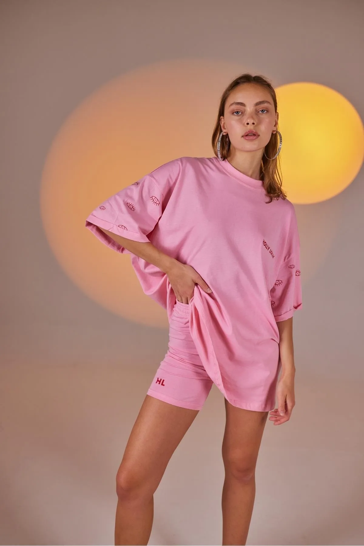 HOLLY LOLLY  Eye bedrucktes Oversize-Eye-T-Shirt-Biker-Strumpfhosen-Set in Rosa
