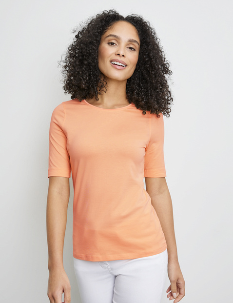 Nachhaltiges T-Shirt mit satiniertem Ausschnitt