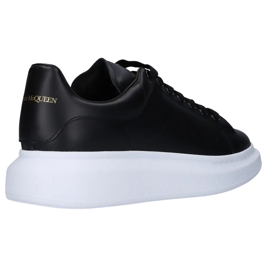 Alexander McQueen - Sneaker low LARRY Kalbsleder - schwarz