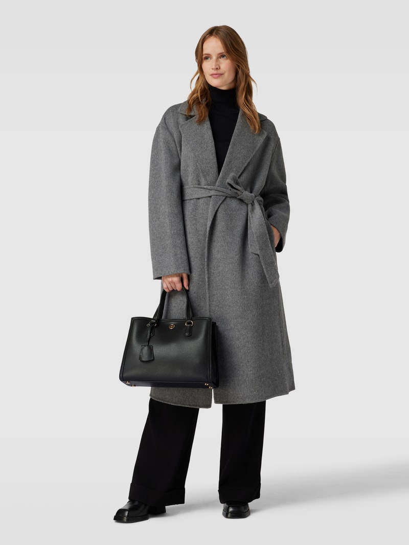 Handtasche aus Leder mit Label-Applikation Modell 'CHANTAL' in schwarz