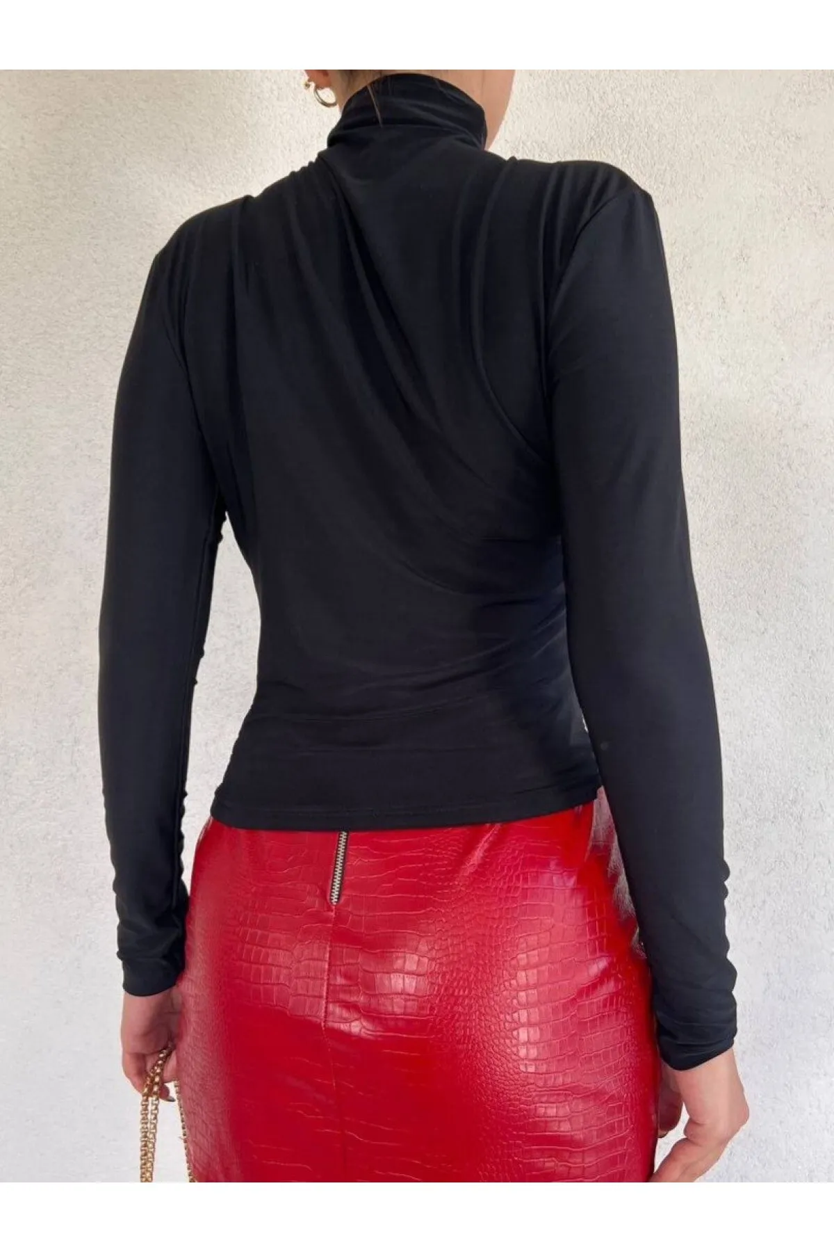 Modamorfo  Geraffte Sandy-Bluse mit halbem Ausschnitt