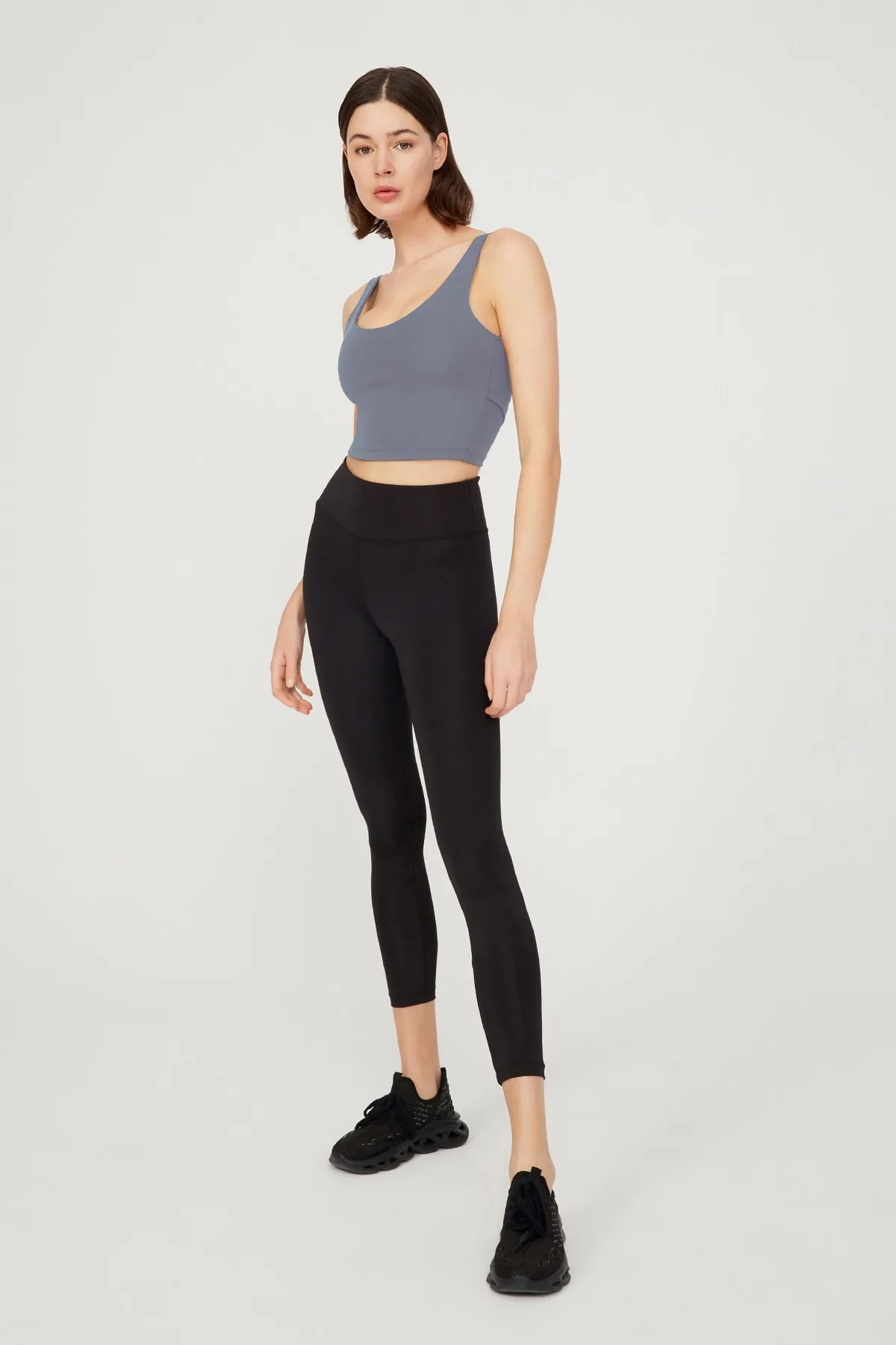LOS OJOS  Anthrazitfarbenes, leicht unterstütztes Bustier-Crop-Top mit Ausschnitt am Rücken