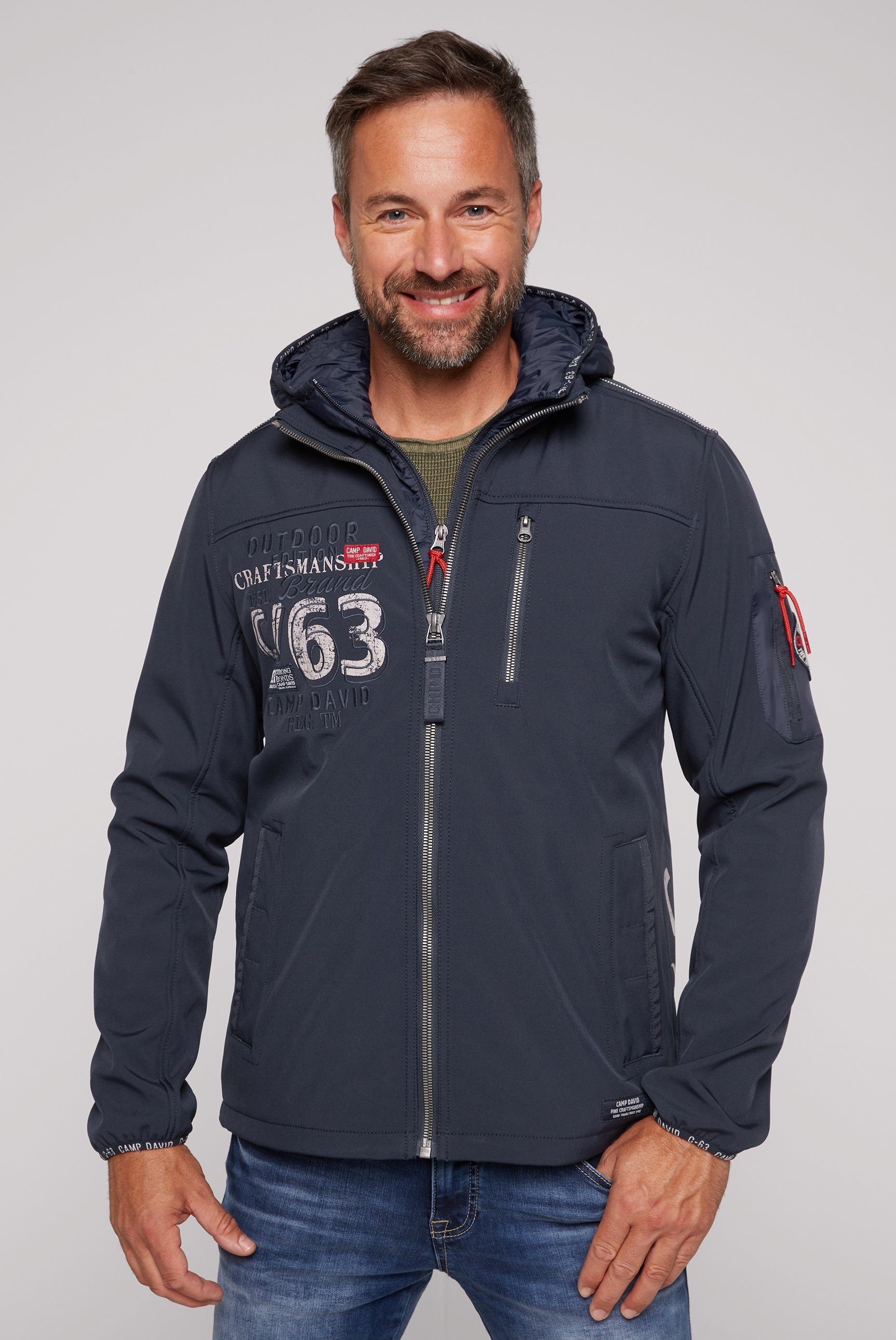 CAMP DAVID Softshelljacke mit Logo-Applikationen vorne und hinten