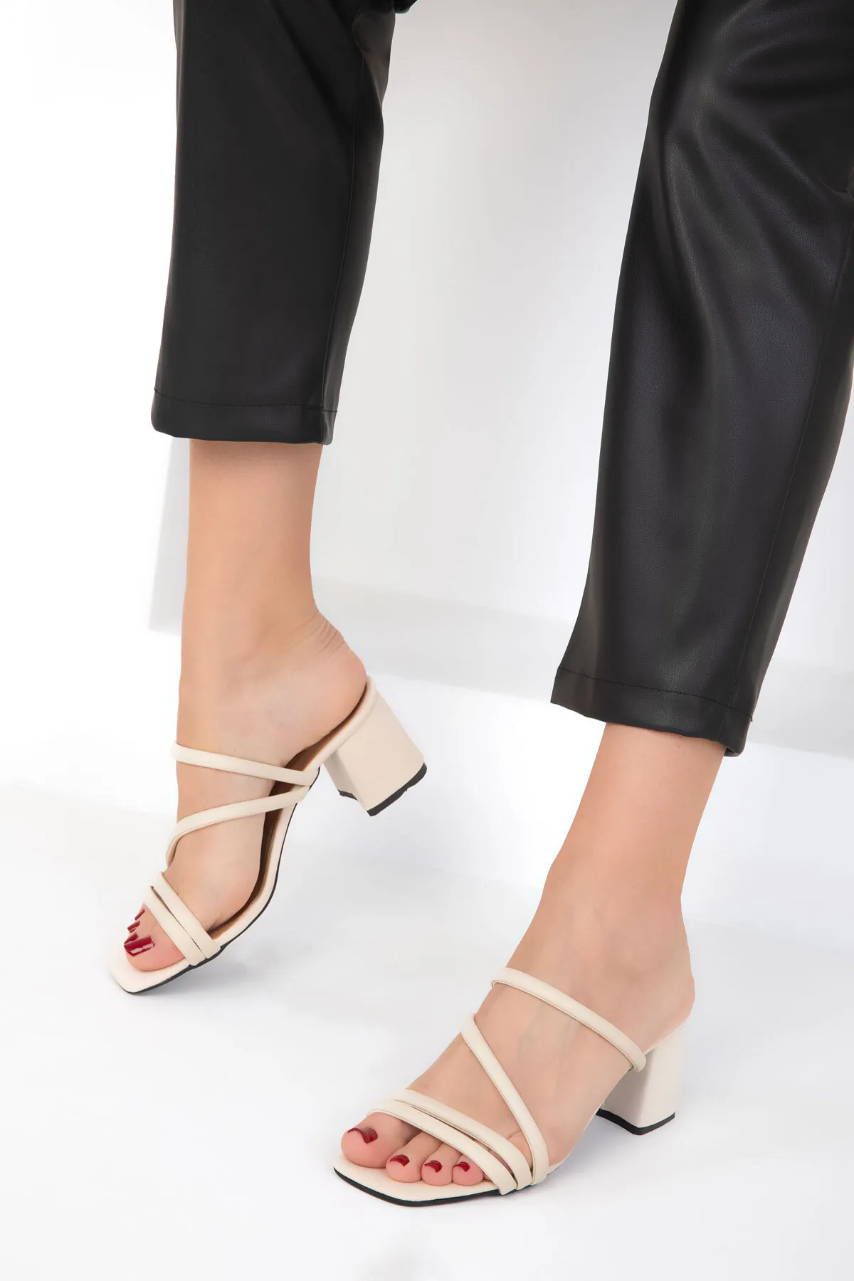 SOHO  Beige klassische Damenschuhe mit Absatz 17910