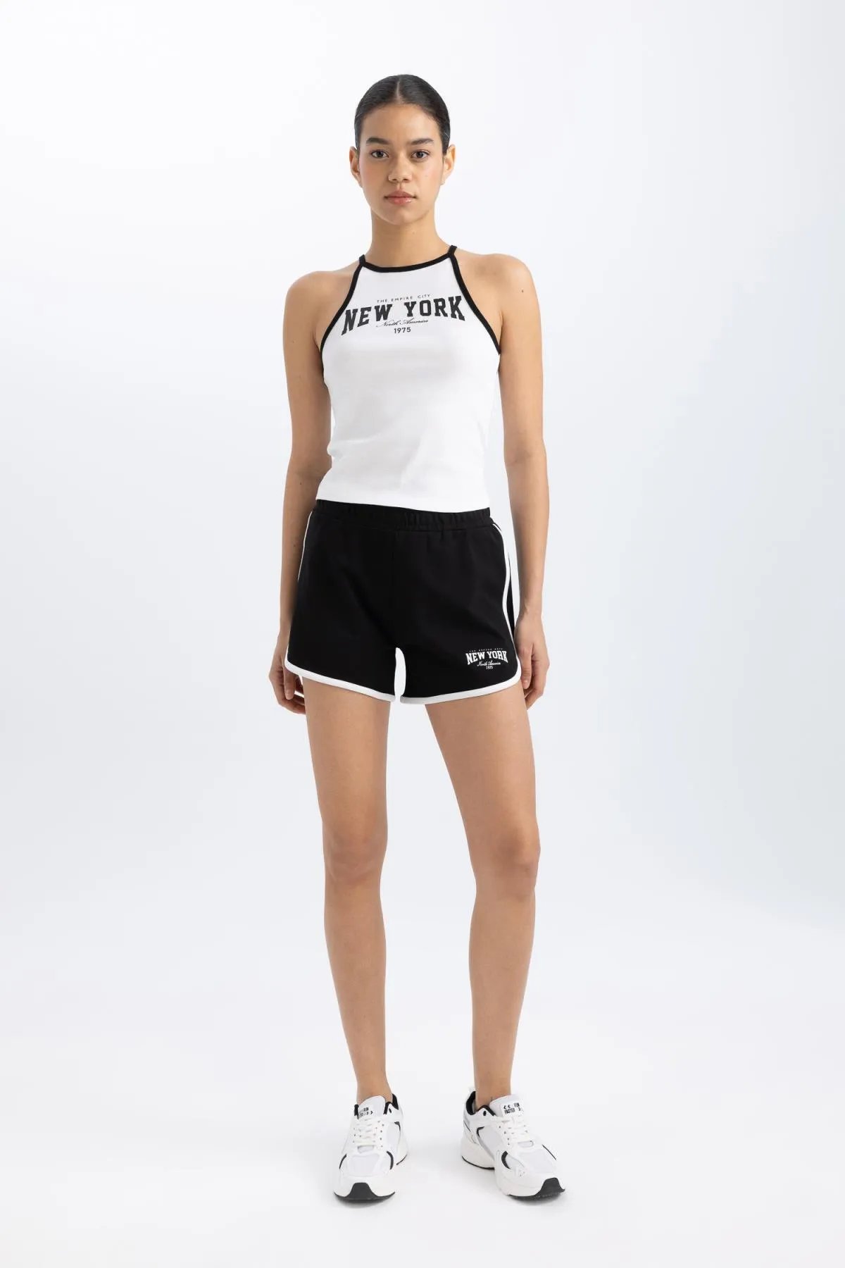 DeFacto  Kurze Sporthose - Schwarz - Mittlerer Bund