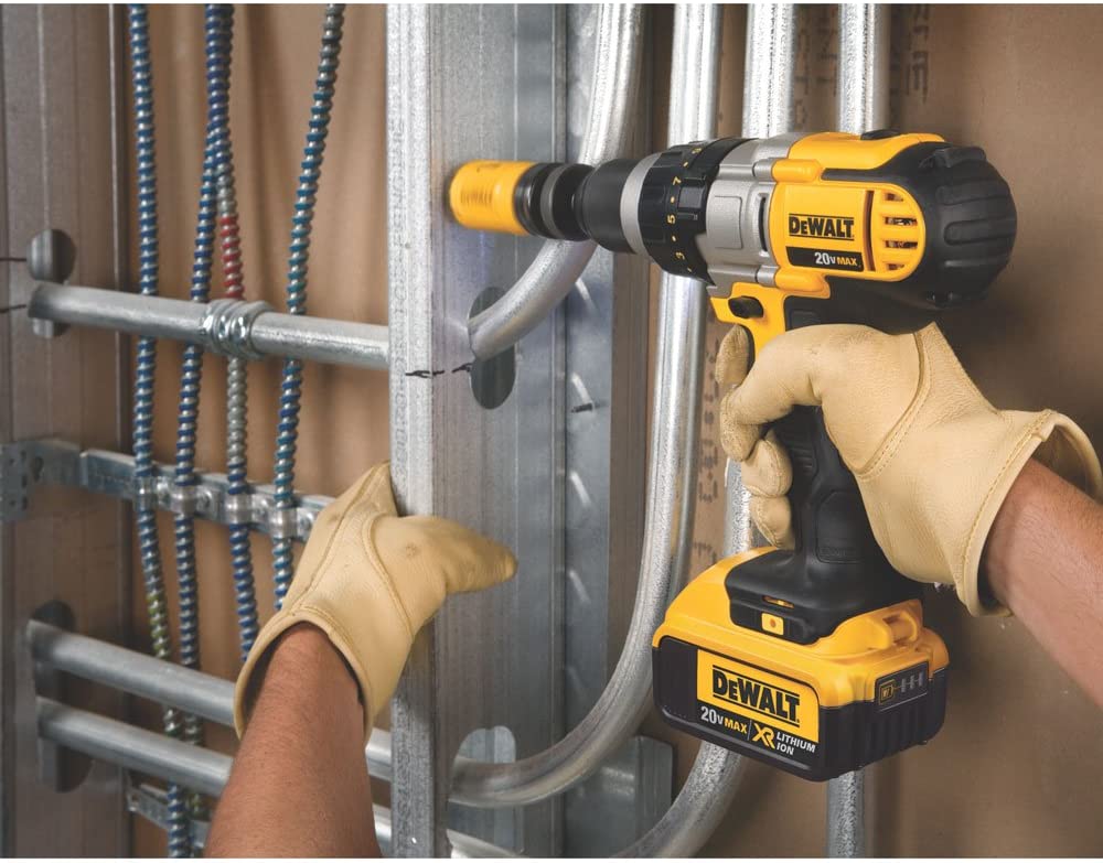 Furadeira/Parafusadeira DEWALT 20V MAX de 3 Velocidades, Kit Premium 4.0 AH (DCD980M2)