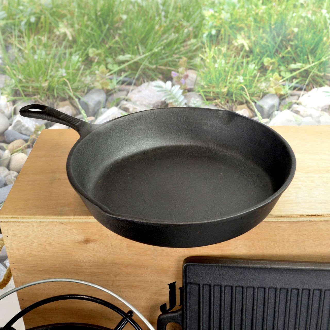 Jim Beam Gusseisernes Kochset Dutch Oven 9tlg in Holztruhe