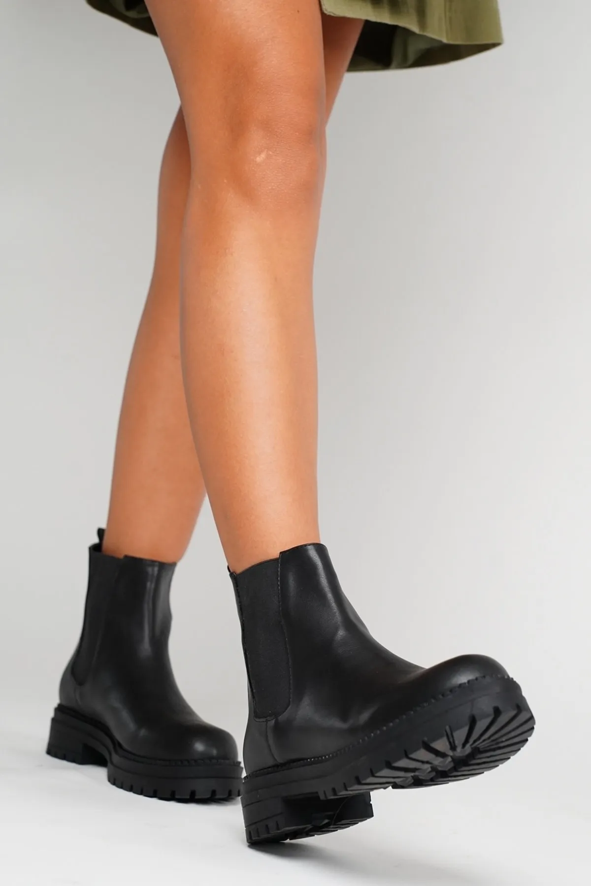 LuviShoes  Eigene schwarze Damenstiefel