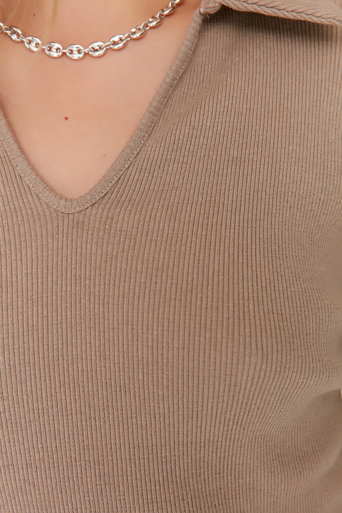 Trendyol Collection  Geripptes, dehnbares Mini-Strickkleid mit Rollkragen und Rollkragen in Steinoptik TWOAW23EL01400