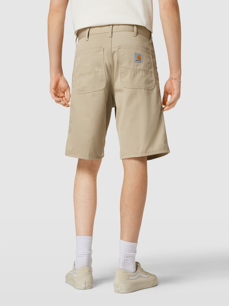 Bermudas mit französischen Eingrifftaschen in beige