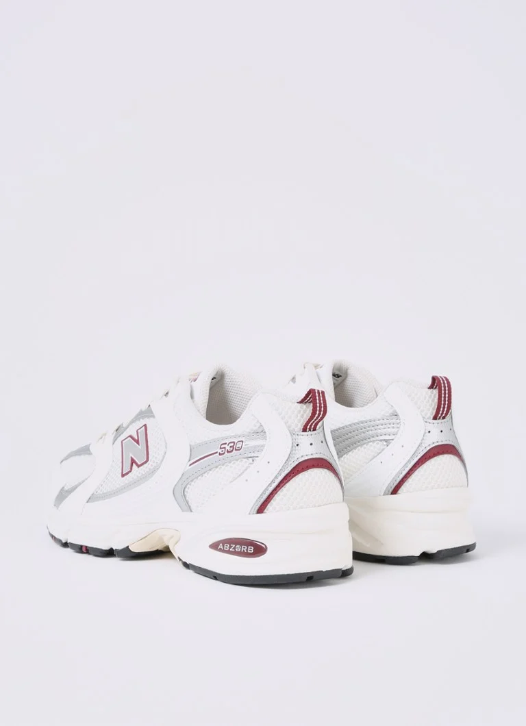 Buty sportowe New Balance 530 z siateczki ze skórzanymi detalami.