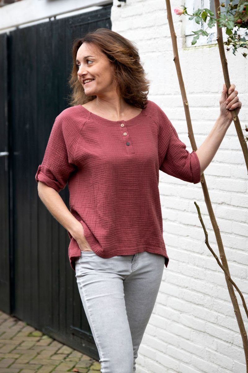 Knit Factory Aufbewahrungstasche Nena L Glatt Rot (1-tlg), Strickware Strickartikel T-Shirt Shirt Strickshirt
