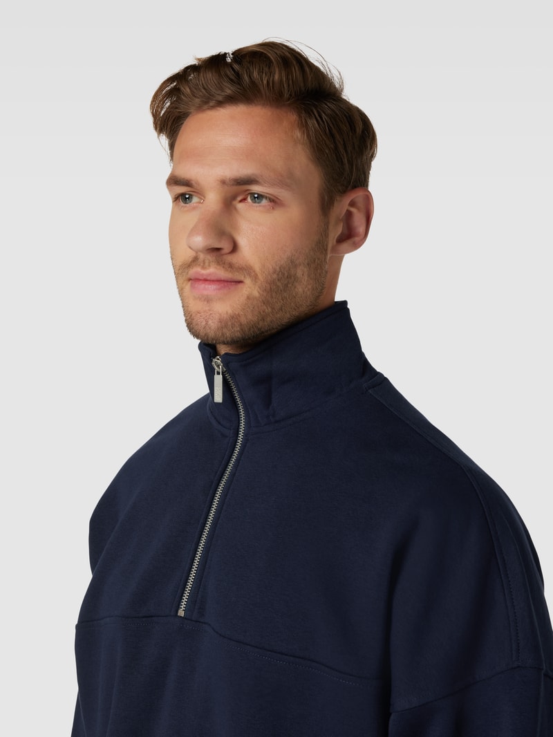Sweatshirt mit Stehkragen in marineblau