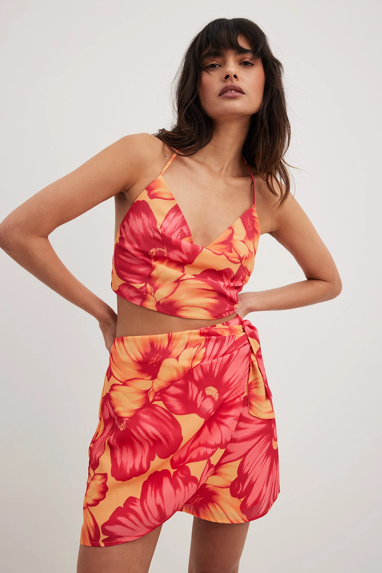 Neckholder-Top mit Wasserfallausschnitt