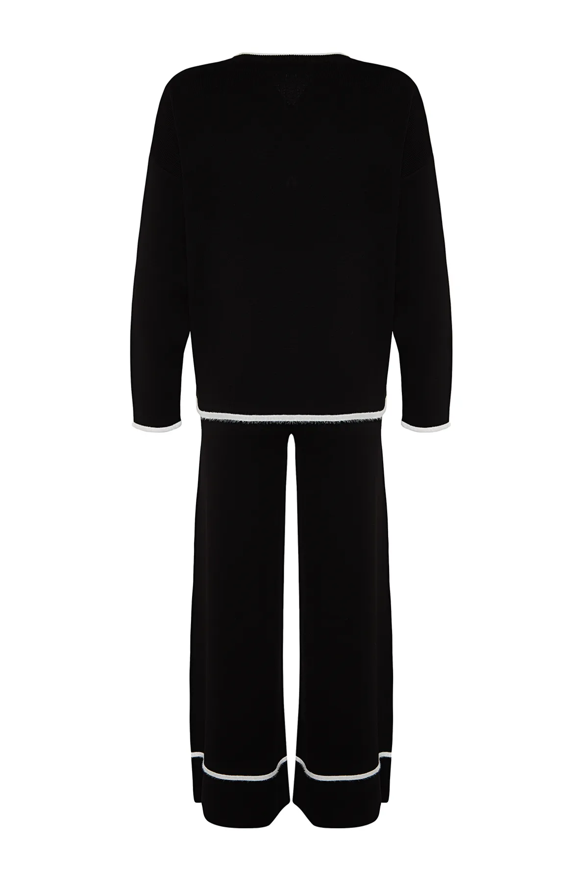 Trendyol Collection  Schwarzes, extraweites Set aus Oberteil und Unterteil aus Strick mit Pelzbesatz TWOAW24AU00099