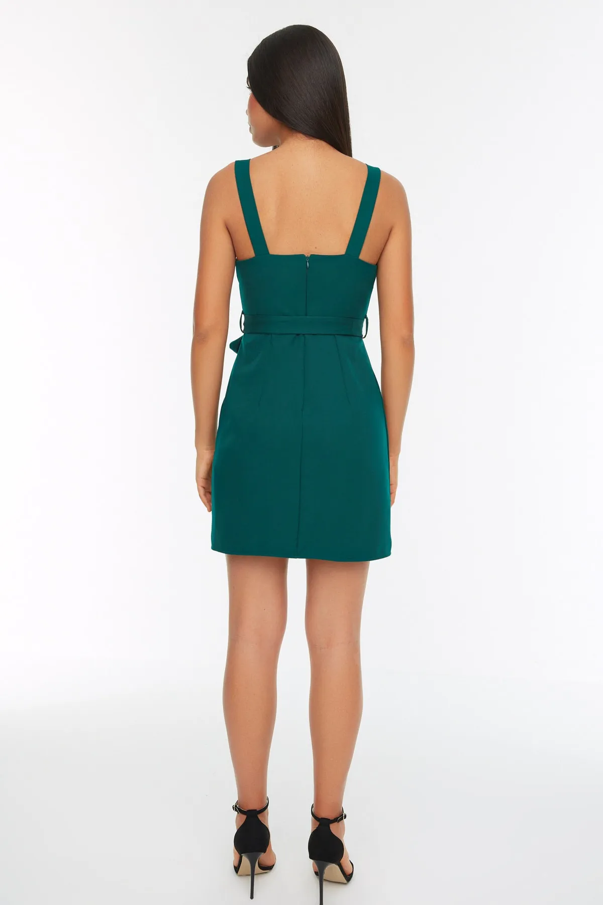 Trendyol Collection  Grünes, gerade geschnittenes Mini-Webkleid mit Schlitz und quadratischem Ausschnitt und Gürtel TWOSS20EL0977