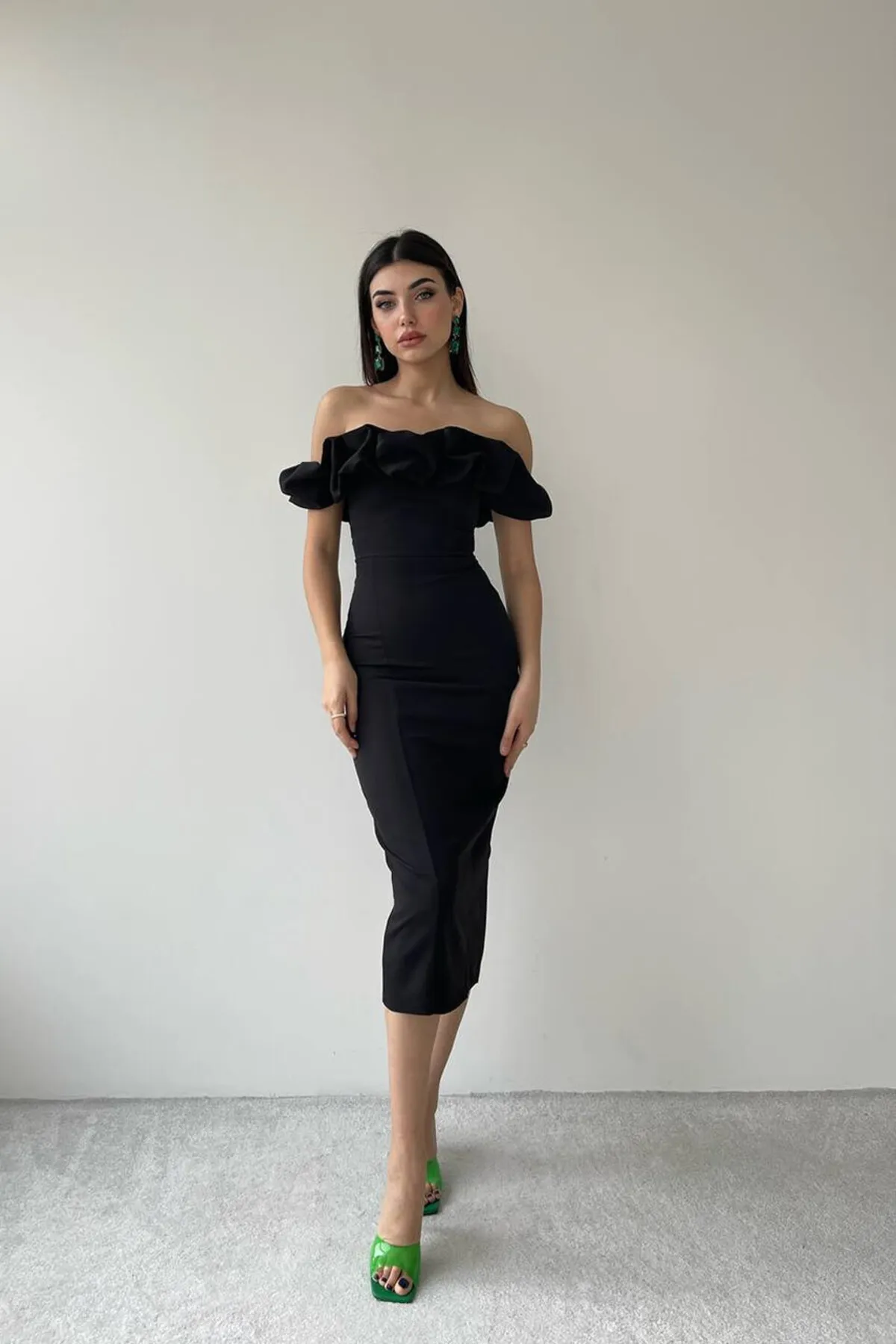SONREİR  NIEDRIGE SCHULTERKLEID IN MIDI-LÄNGE