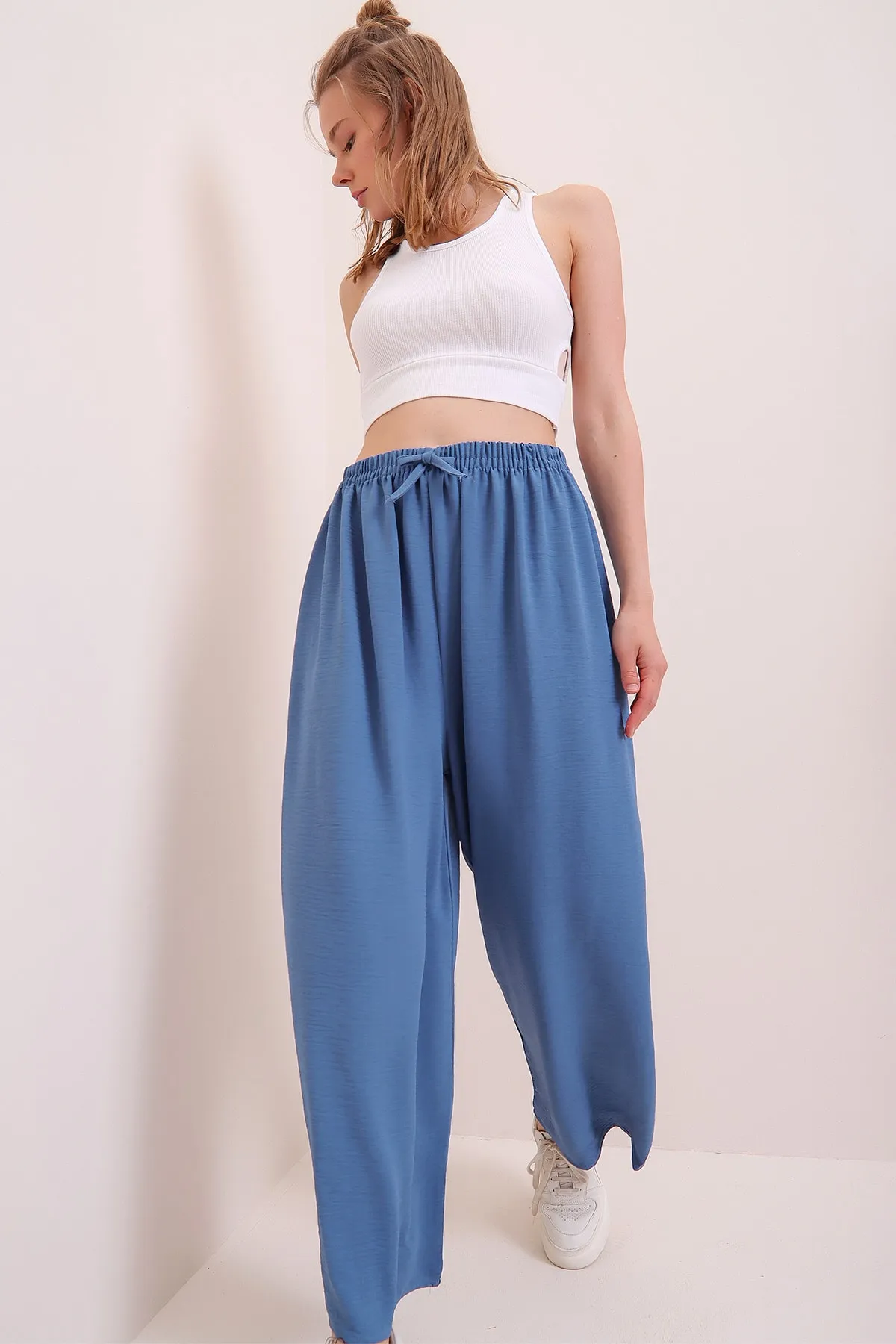 Trend Alaçatı Stili  Indigofarbene Aerobin-Hose mit elastischem Bund und entspanntem Schnitt für Damen
