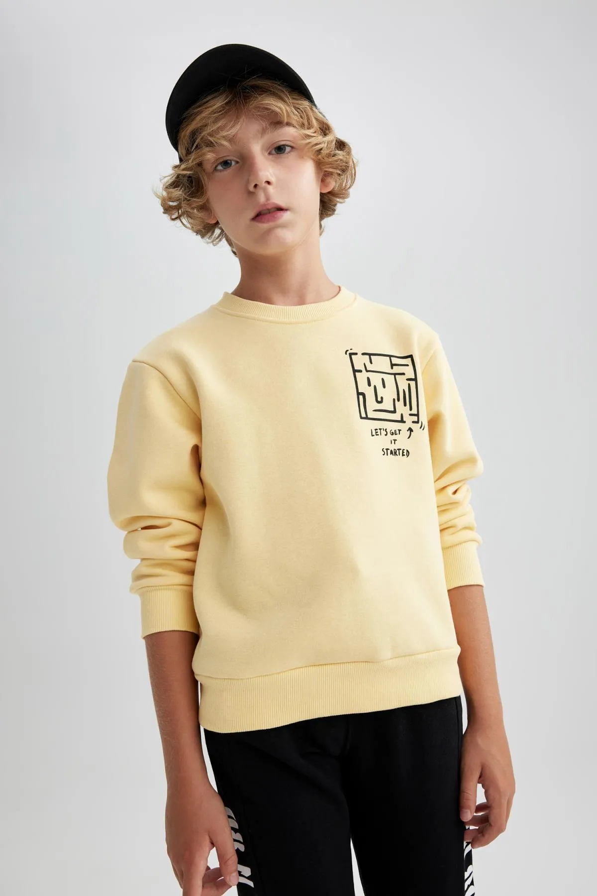 DeFacto  Dickes Sweatshirt mit normaler Passform und Rundhalsausschnitt für Jungen