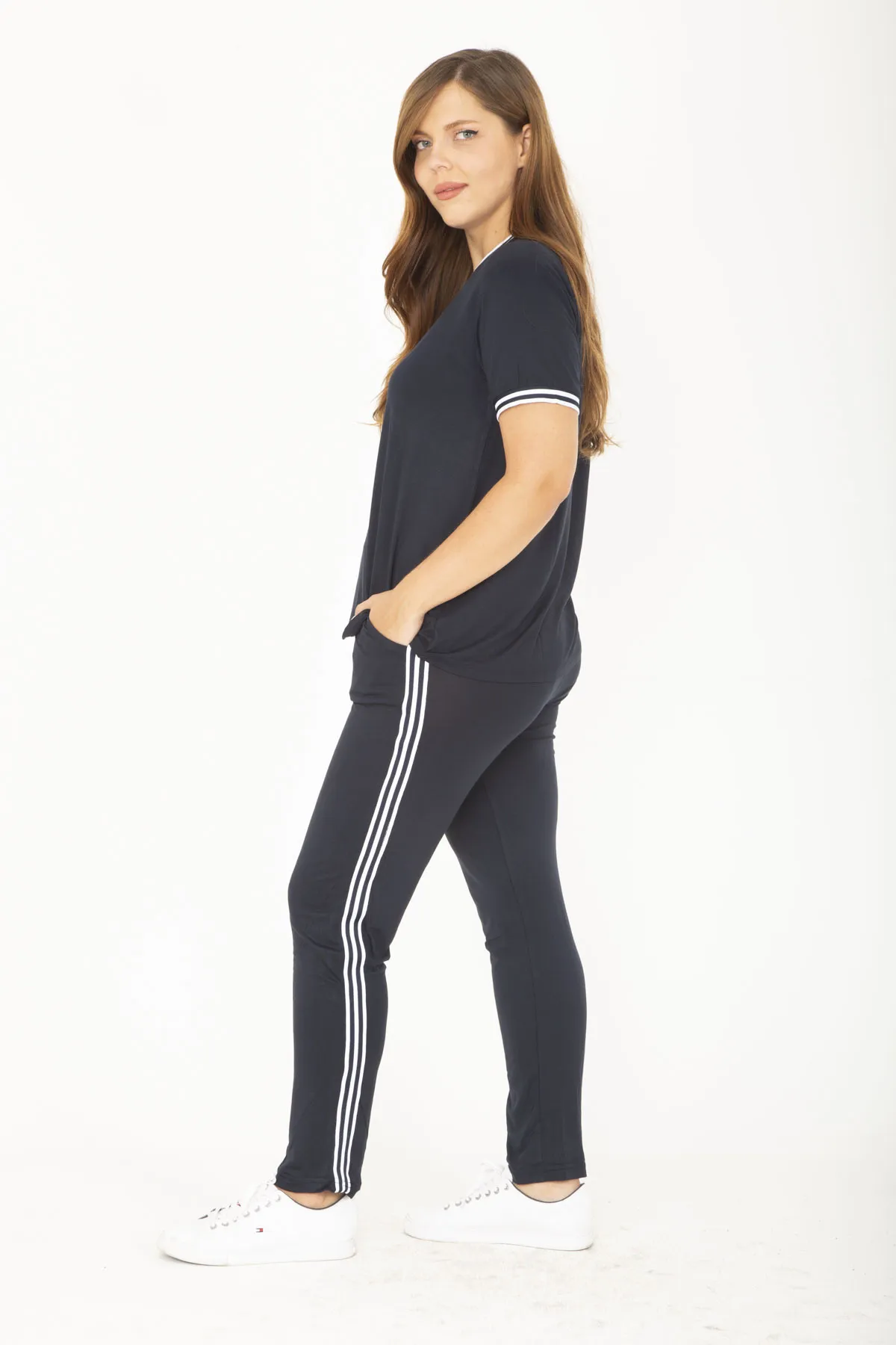 Şans  Marineblauer Ribanall-Kurzarmblusen-Hosen-Trainingsanzug für Damen in großen Größen 65N36811