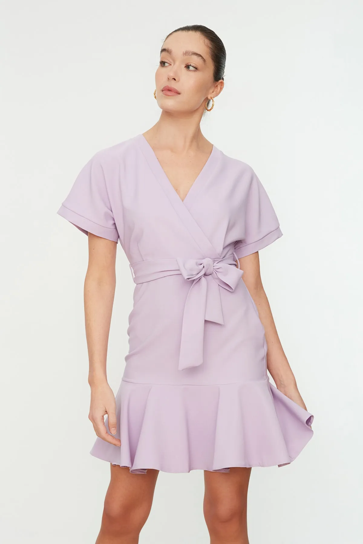 Trendyol Collection  Fliederfarbenes Volant-Webkleid mit Gürtel TWOSS20EL0944