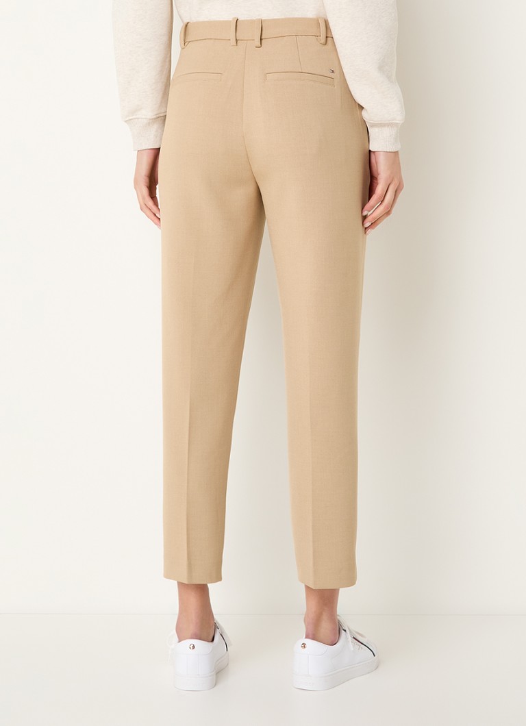 Pantaloni Tommy Hilfiger cu talie medie, croială dreaptă, lungime 7/8 și buzunare laterale.