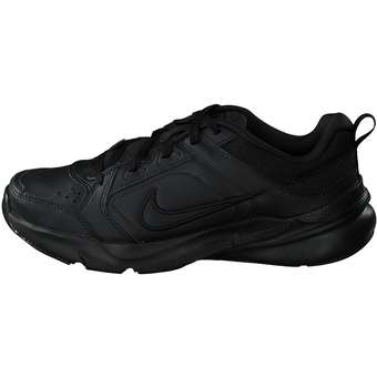 Nike Defy All Day Sneaker in schwarz