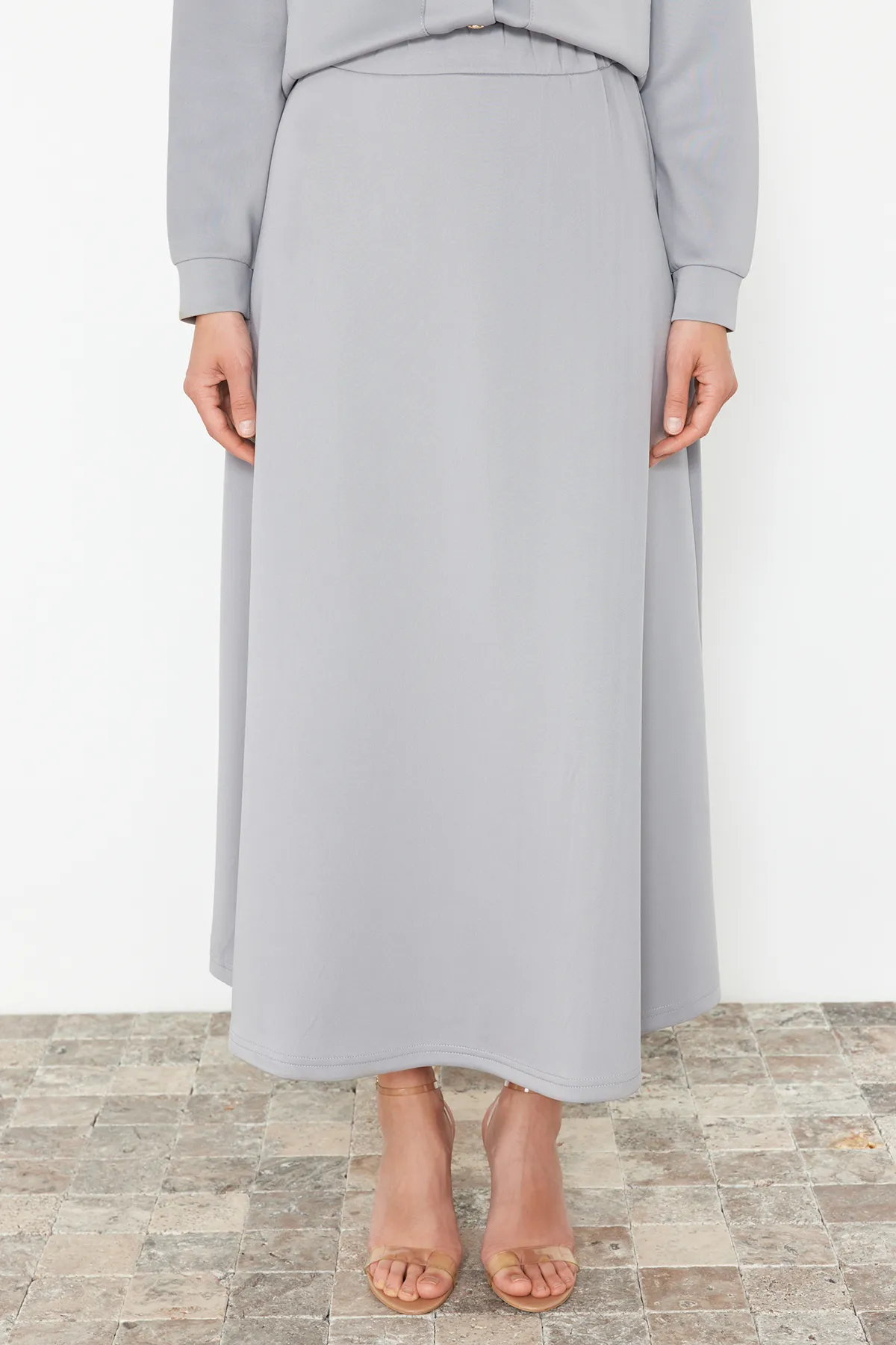 Trendyol Modest  Graues Set aus gestricktem Unterteil und Oberteil mit Bomberjacke und Rock TCTSS24US00048
