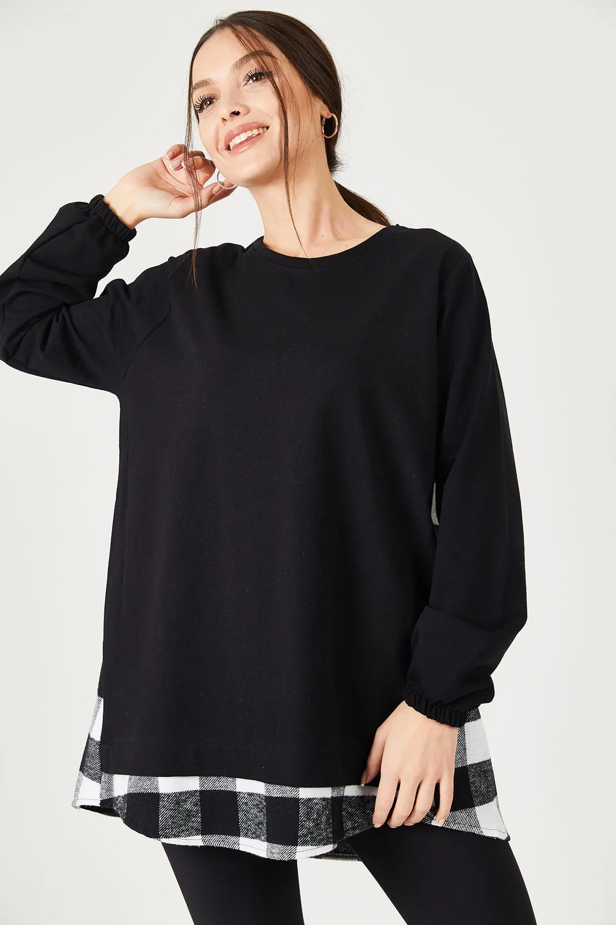 armonika  Schwarzes Damen-Sweatshirt mit Karomuster auf der Rückseite ARM-21K024045