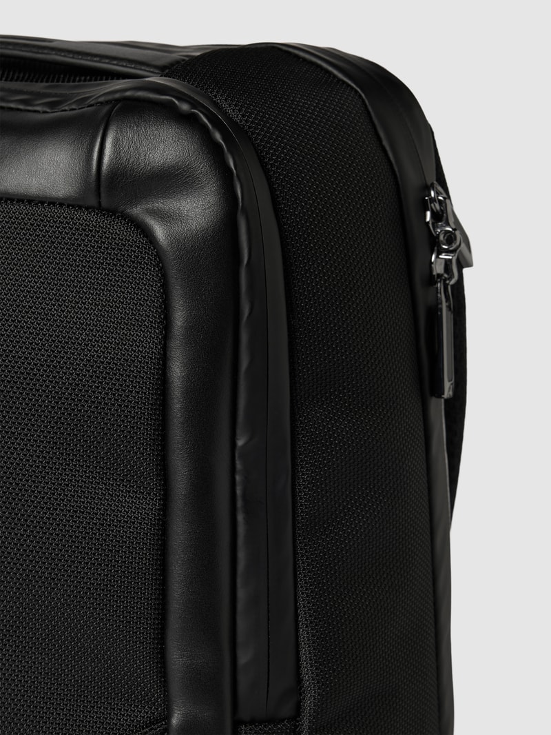 Rucksack mit Label-Detail Modell 'Roadster' in schwarz