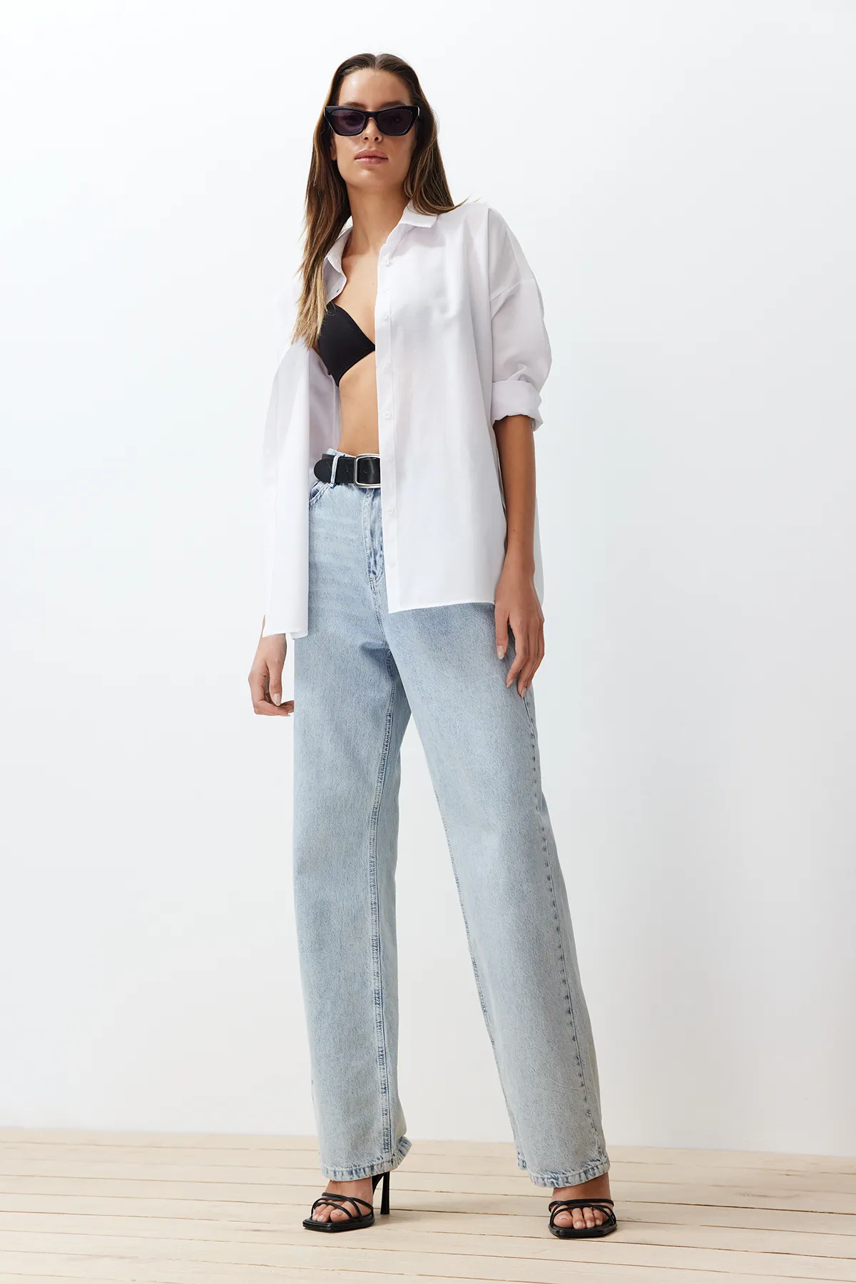 Trendyol Collection  Ecru gewebtes Hemd - Regular Fit, Formgewebt, TWOSS24GO00127