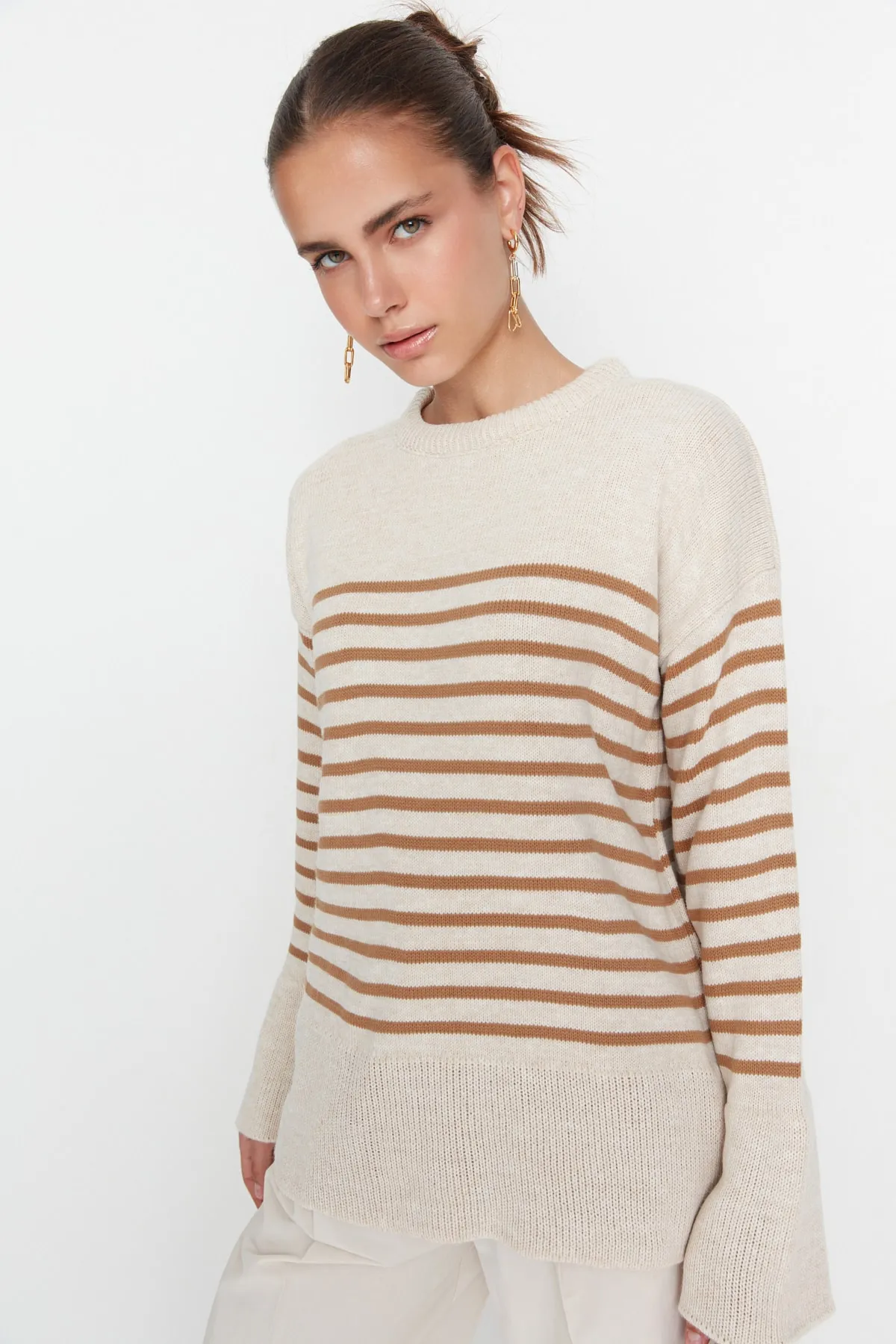 Trendyol Collection  Beiger Strickpullover mit Streifen in weiter Passform TWOAW23KZ01031