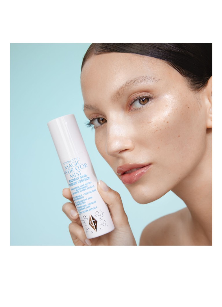 Charlotte Tilbury Magic Hydrating Facial Mist: Spray facial hidratant.