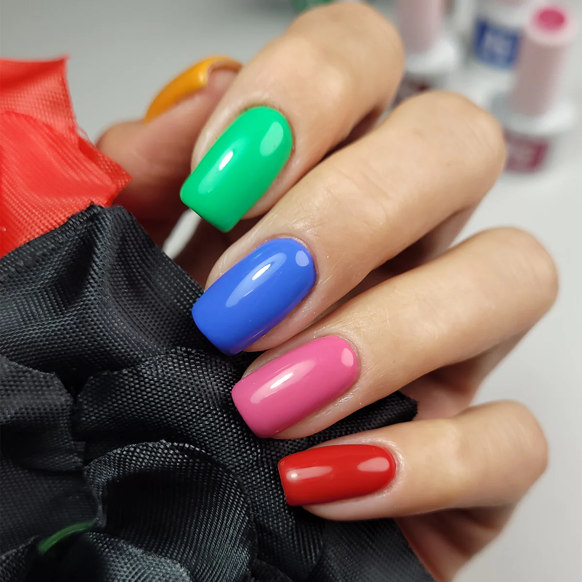 UV Gel Polish Fiesta polutrajni lak za nokte - lak za nokte s efektom gela