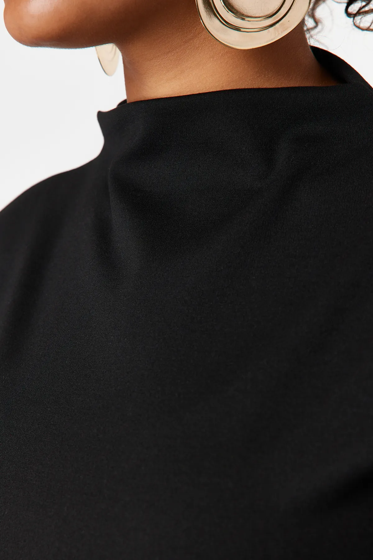 Trendyol Curve  Schwarzes, figurbetontes, gerafftes Mini-Strickkleid TBSSS24AH00045