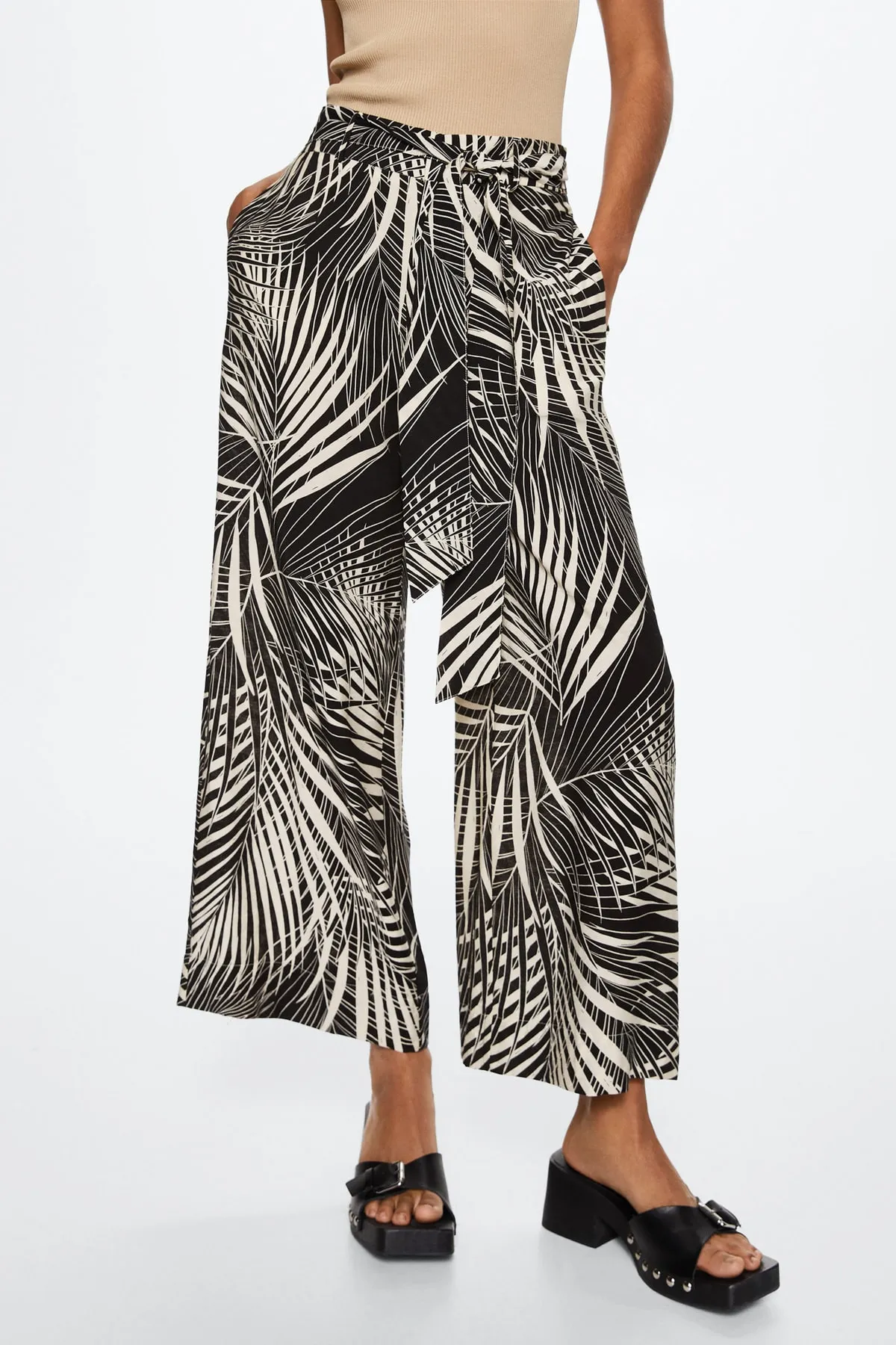 MANGO  Schwarze Damenhose 37000381