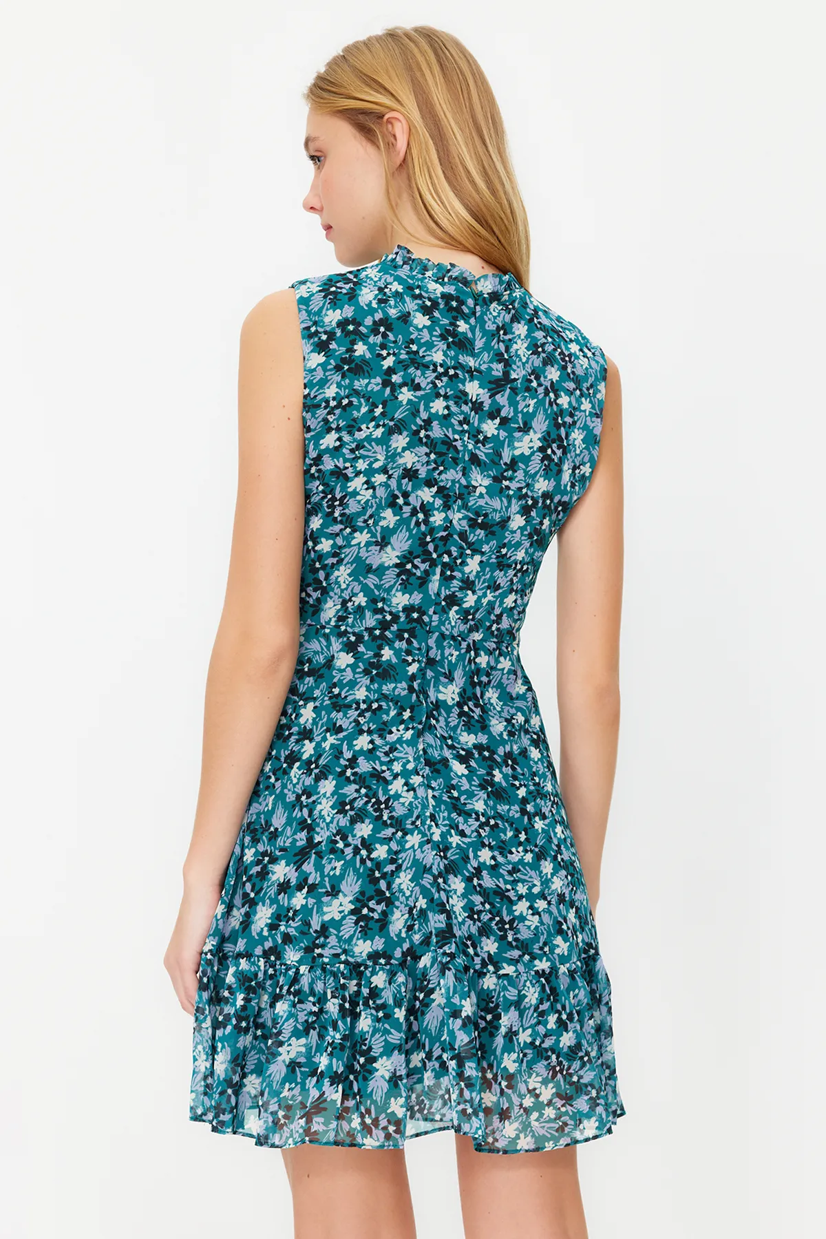 Trendyol Collection  Dunkelgrünes Mini-Rüschen-Webkleid TWOSS20EL0681