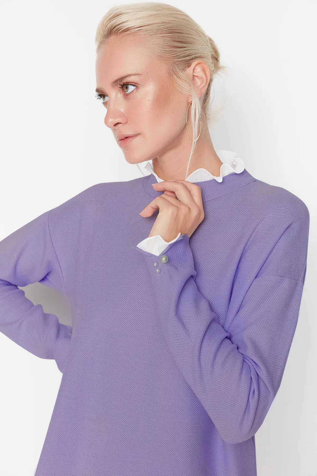 Trendyol Modest  Lilafarbenes Strickset aus Pullover und Hose mit Perlen- und Tülldetails TCTAW23US00088