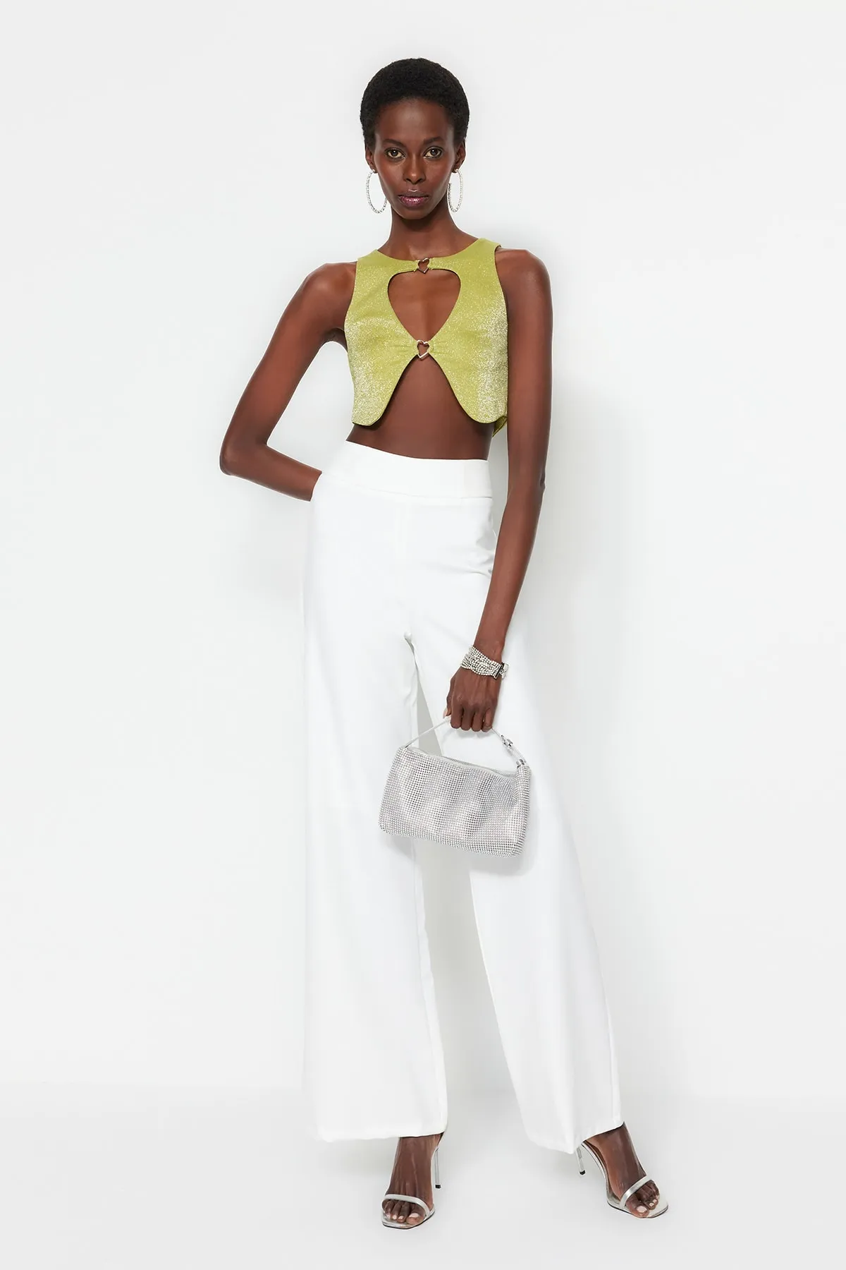 Trendyol Collection  Hellgrünes Crop-Strick-Bustier mit Fenster/Ausschnitt und detailliertem Accessoire TPRSS23BS00044