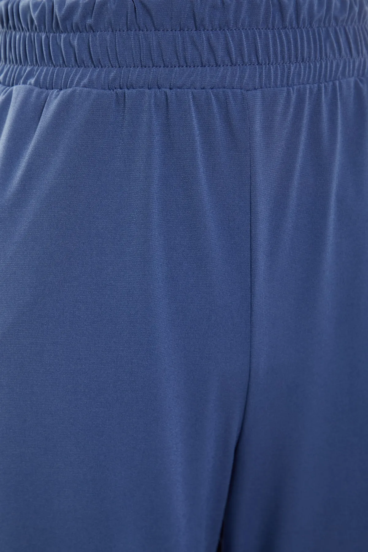 Trendyol Collection  Indigofarbene, dehnbare Strickhose mit weitem Bein und hoher Taille TWOSS23PL00129
