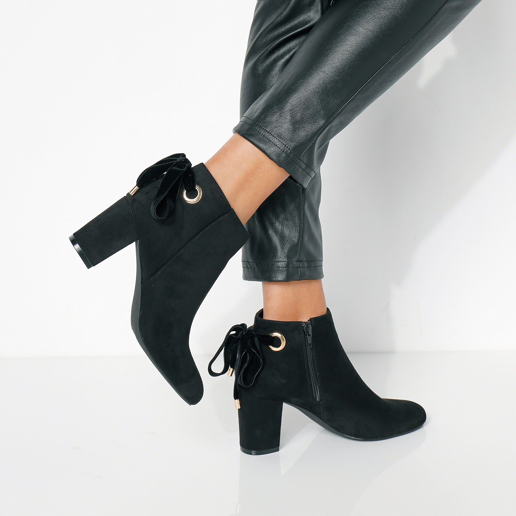 Boots à talon et noeud velours