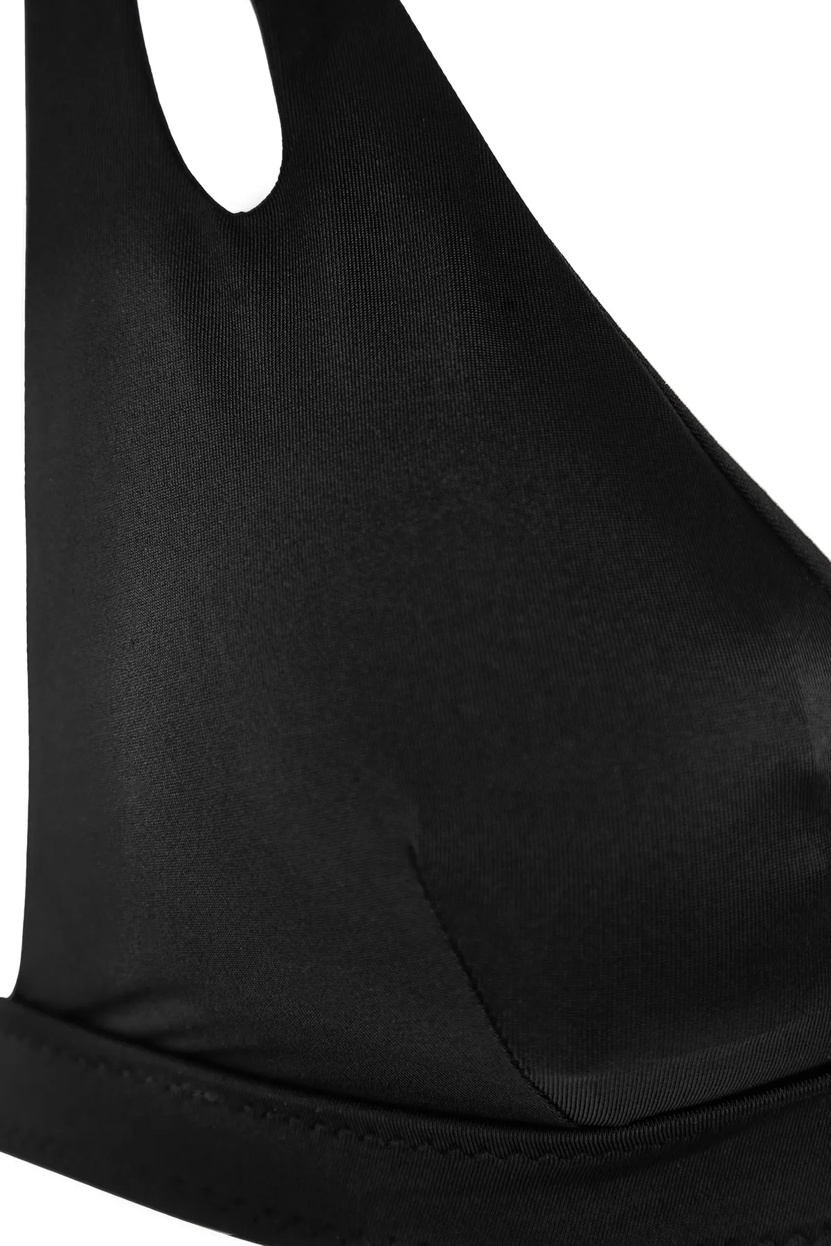 Trendyol Collection  Schwarzes Triangel-Bikinioberteil mit Ausschnitt/Fenster TBESS20BU0202