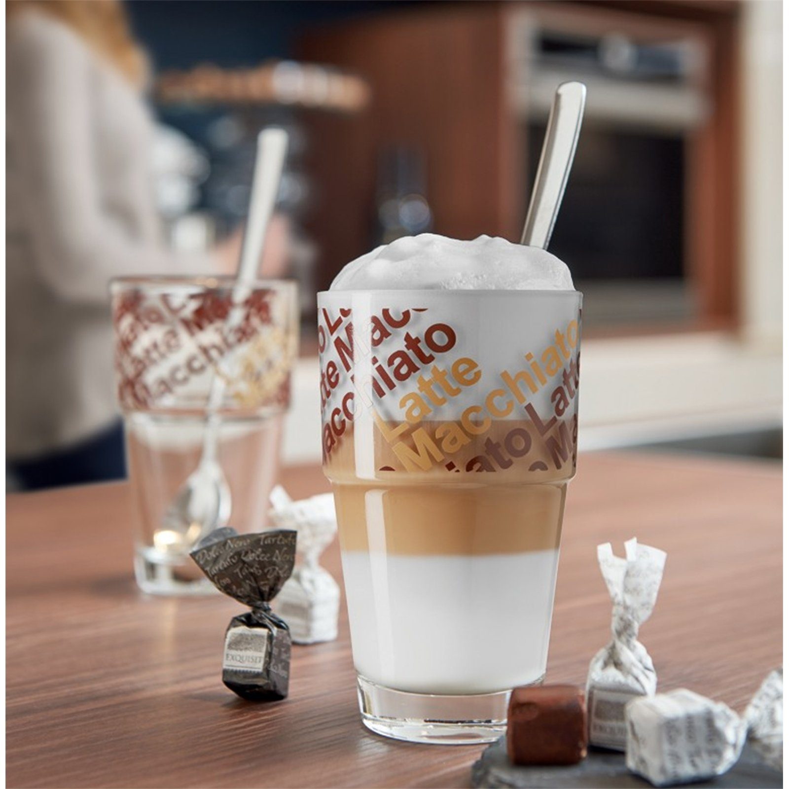 LEONARDO Latte-Macchiato-Glas Café Latte mit Löffeln 4er-Set Solo, Glas, formstabil