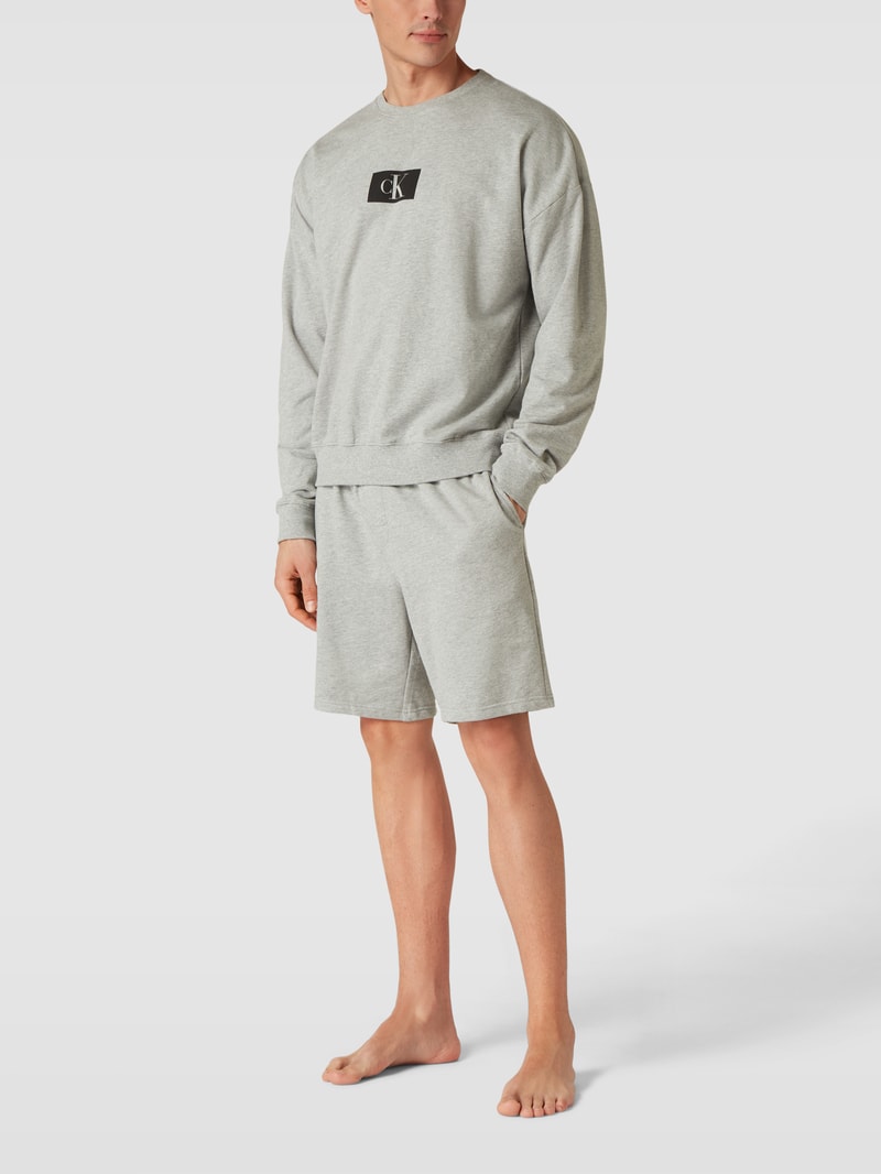Pyjama-Shorts mit Logo-Stitching in mittelgrau meliert