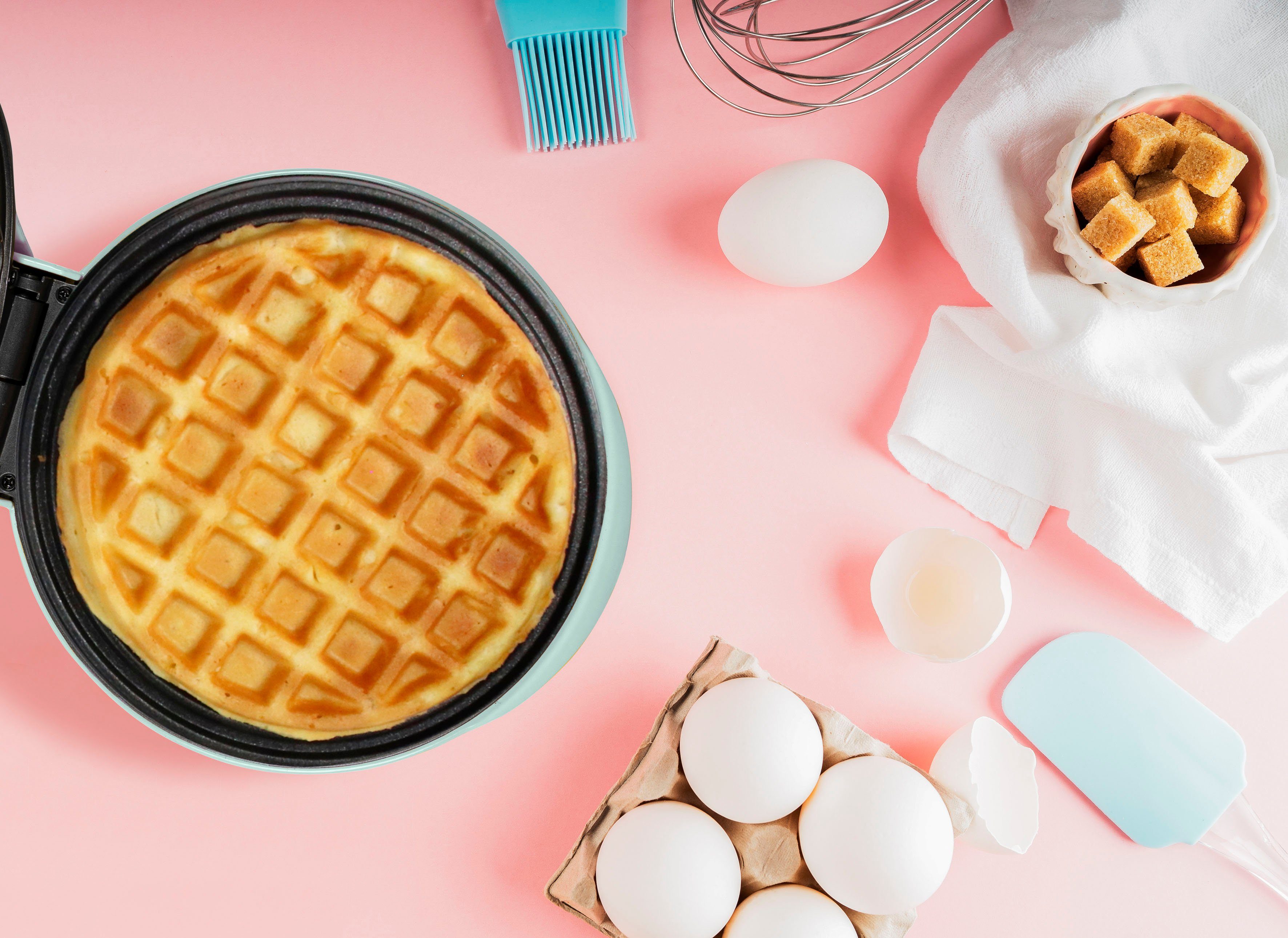 bestron Waffeleisen AMW500M Mini, 550 W, für klassische Waffeln, kleiner Waffelmaker mit Antihaftbeschichtung