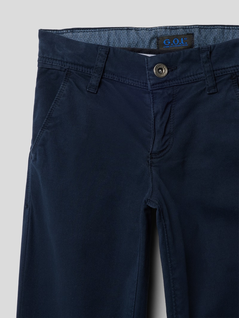 Hose mit Label-Patch in marineblau