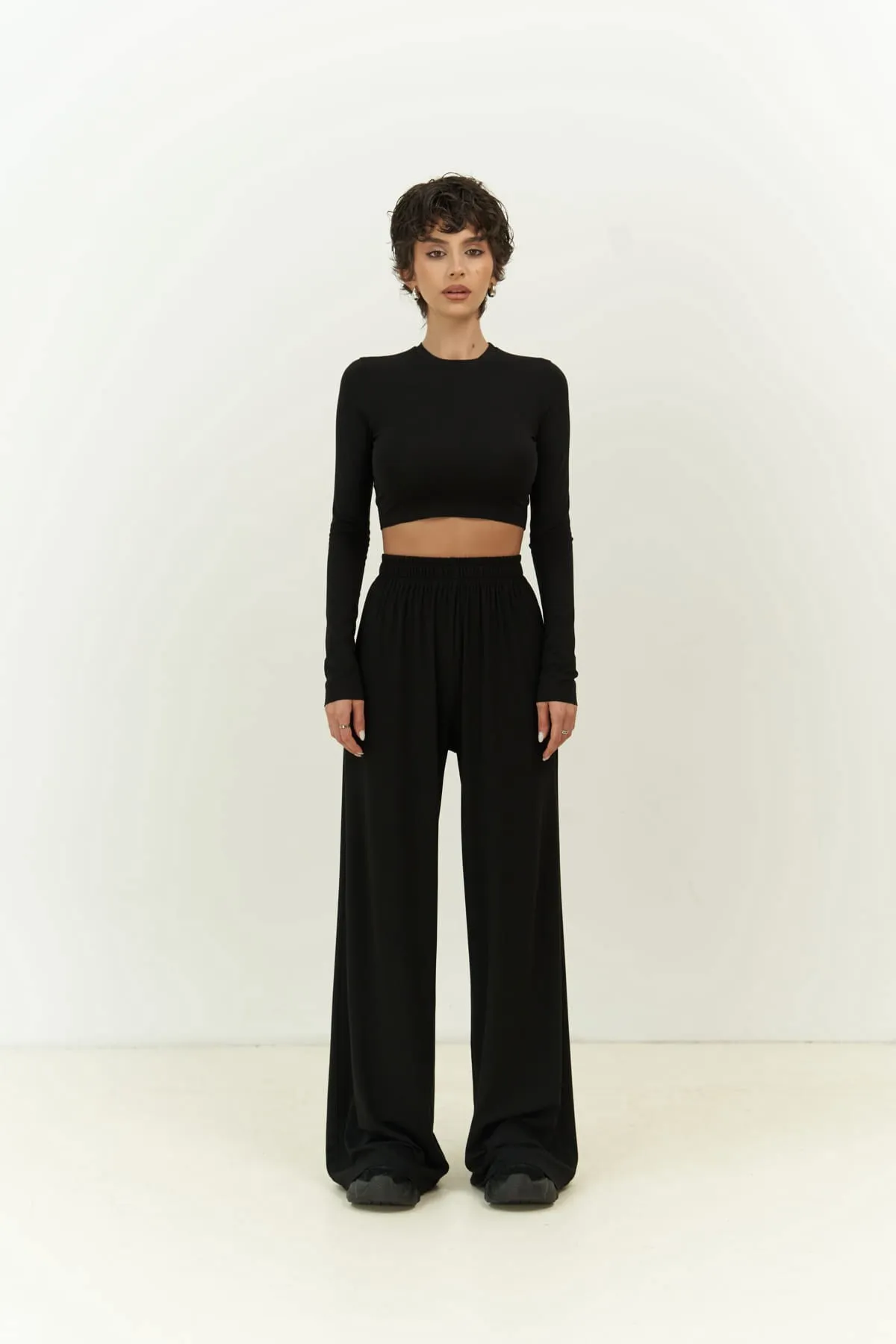 MAİ COLLECTİON  Jany – Langärmliges, schwarzes Crop-Hosen-Set