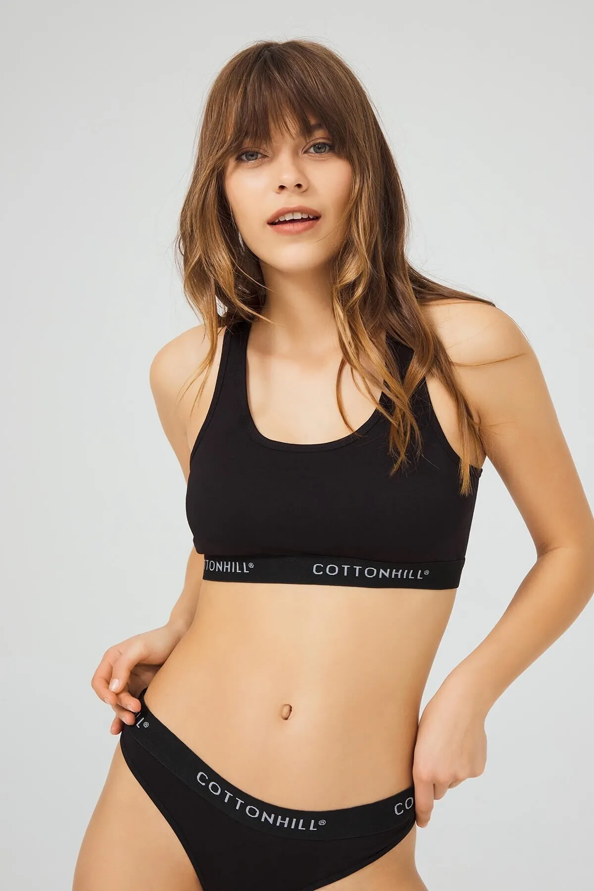 Cottonhill  Schwarzes, bügelloses Basic-Sport-BH-Set aus Baumwolle mit Überzug für Damen